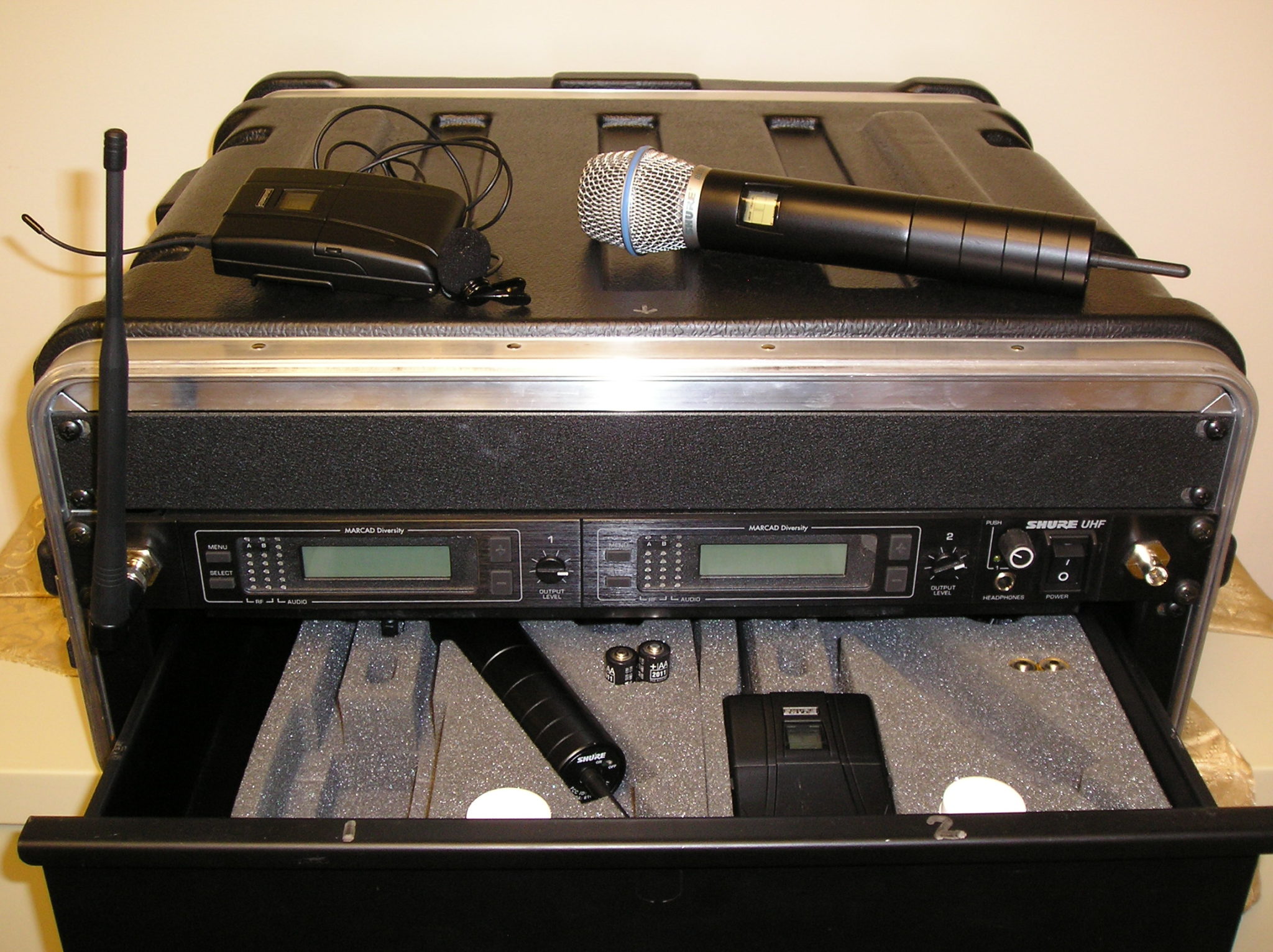 stereo equipment with wireless microphone